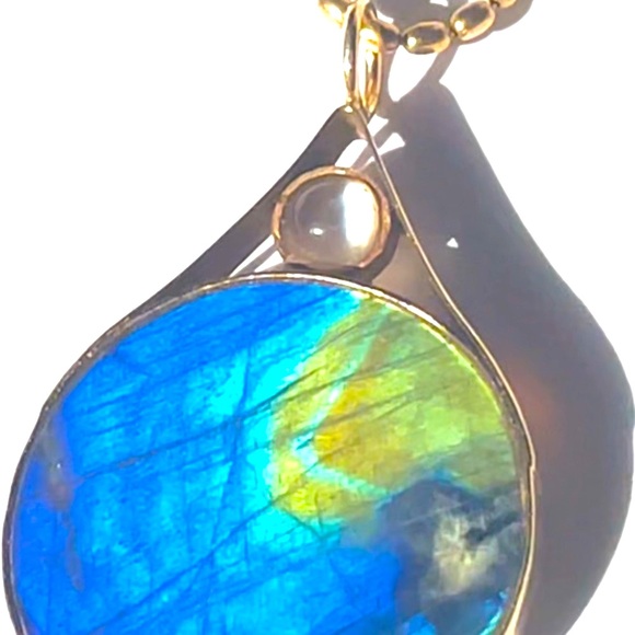 Stunning Labradorite and Gold Pendant With 24K Bezel set Moonstone One of a kind - Picture 6 of 12